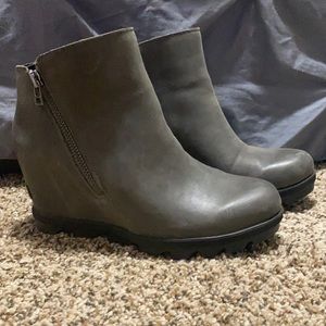 Sorel Joan of Arcadia wedge boots with zipper